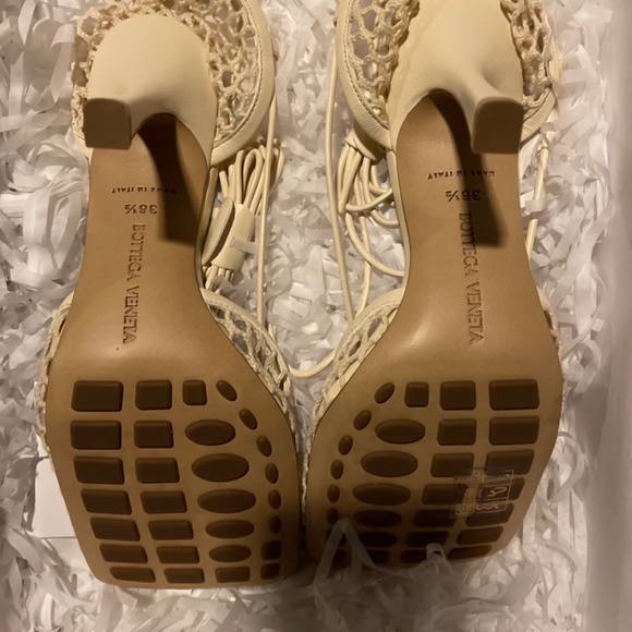 BRAND NEW BOTTEGA VENETA HEELS - Picture 5 of 5